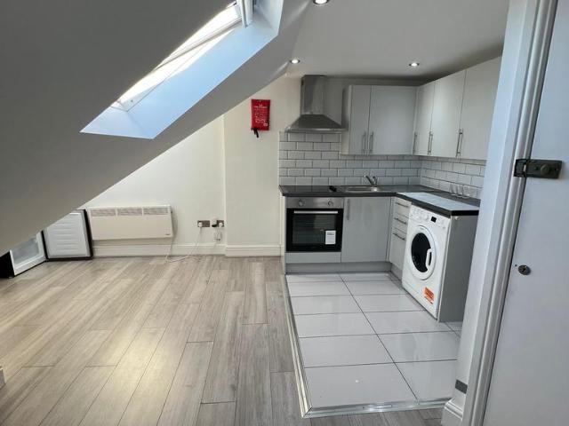 Eastern Avenue, Newbury Park IG2 1 bed flat to rent £1,350 pcm £312 pw
