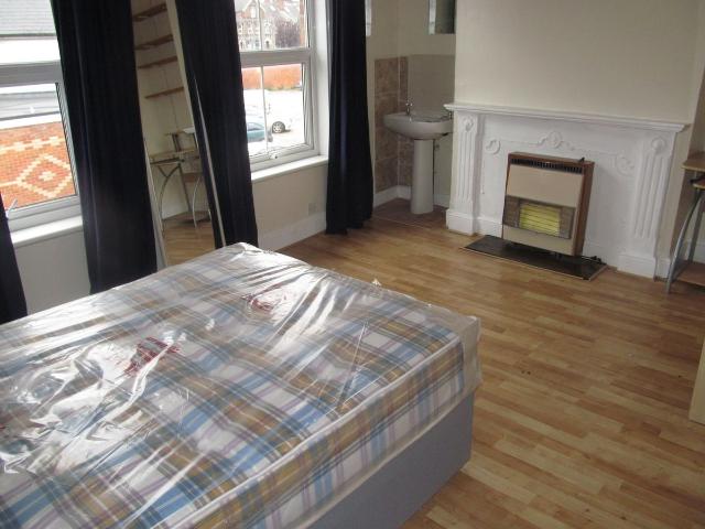 Eastern Avenue, Reading RG1, 5 bed shared accommodation to rent, £3,000 pcm | PrimeLocation