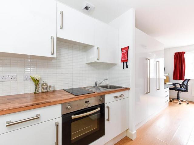 Eastern Blvd, Leicester LE2 Studio to rent £780 pcm £180 pw