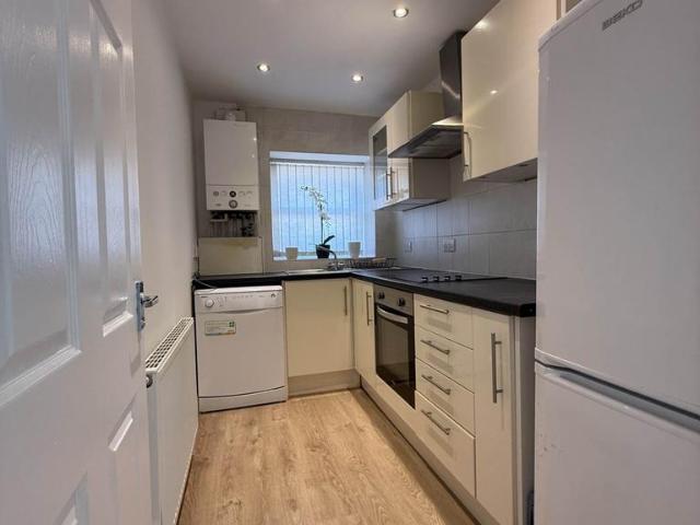 Eastern Drive, Liverpool L19 1 bed apartment to rent £800 pcm £185 pw