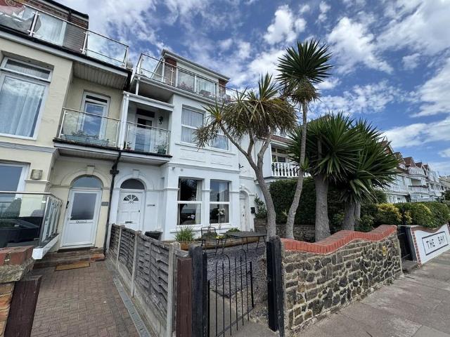 Eastern Esplanade, Southend on Sea 1 bed flat to rent £1,100 pcm £254 pw