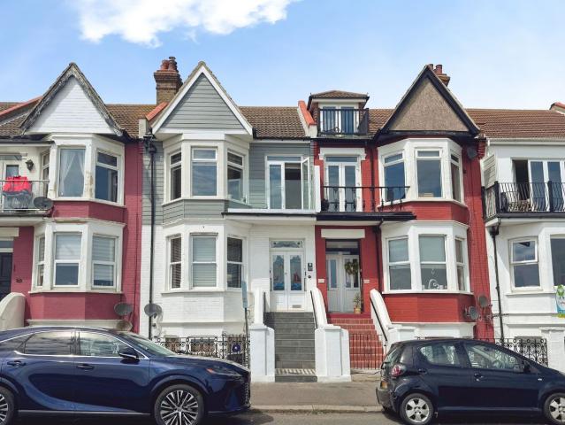 Eastern Esplanade, Southend On Sea SS1, 2 bed flat to rent, £1,400 pcm | PrimeLocation