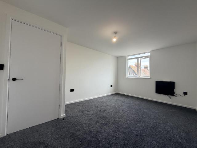 Eastern Parade, SOUTHSEA, PO4 2 bed flat to rent £1,300 pcm £300 pw