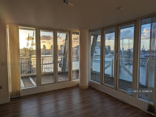 Eastern Quay Apartments, London, E16 2 bed flat to rent £2,250 pcm £519 pw