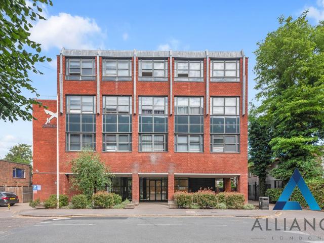 Eastern Road, Romford RM1, 1 bed flat to rent, £1,400 pcm | PrimeLocation