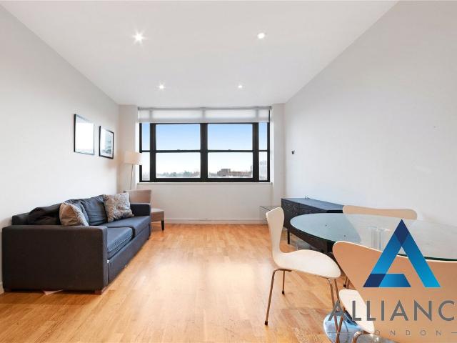 Eastern Road, Romford RM1, 2 bed flat to rent, £2,000 pcm | PrimeLocation