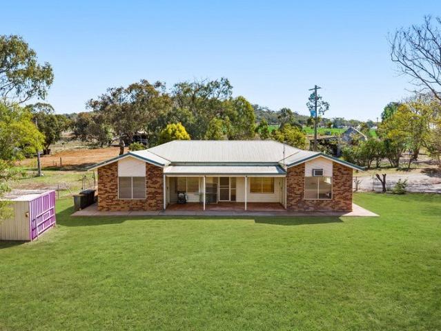 EASTERN VIEWS lifestyle with income potential!