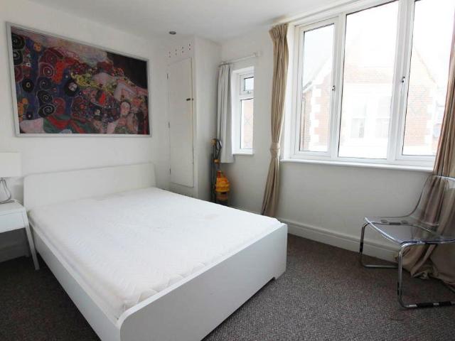 Eastern Villas Road, SOUTHSEA, PO4 2 bed apartment to rent £1,250 pcm £288 pw