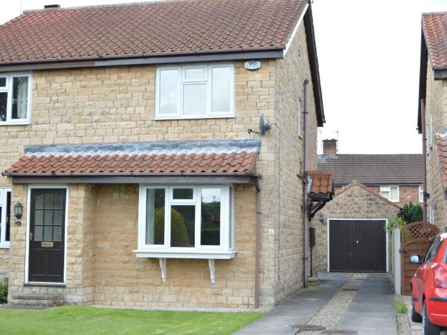 Eastfield Close, Tadcaster LS24 2 bed semi detached house to rent £1,000 pcm £231 pw