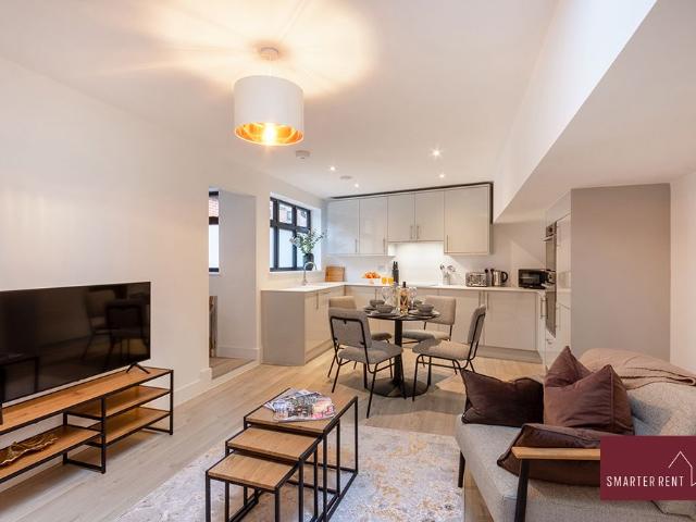 Easthampstead Road, Wokingham RG40, 3 bed flat to rent, £3,480 pcm | PrimeLocation