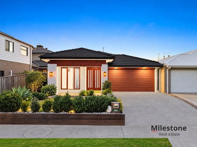 Easting Facing Ultimate Family Living: Where Space, Quality, and Location Merge Perfectly!