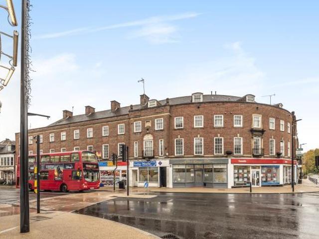 Easton Street, High Wycombe. 3 bed flat to rent £1,650 pcm £381 pw
