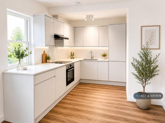 Easton Street, High Wycombe, HP11 1 bed flat to rent £1,050 pcm £242 pw