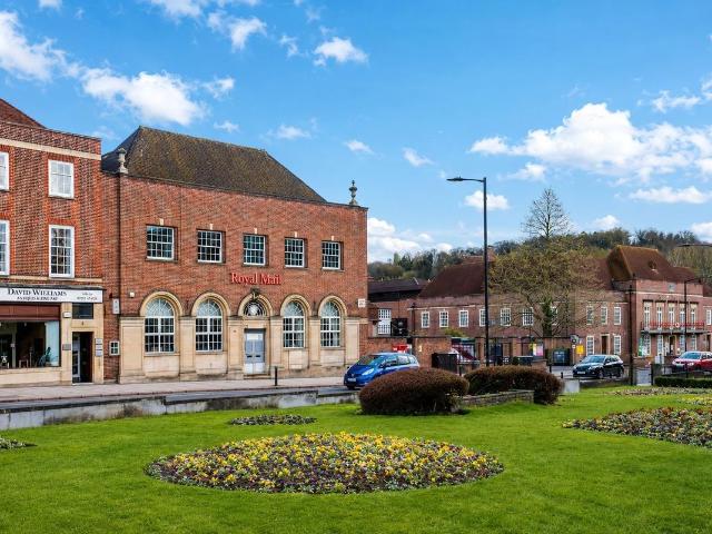 Easton Street, High Wycombe HP11, 2 bed flat to rent, £1,500 pcm | PrimeLocation