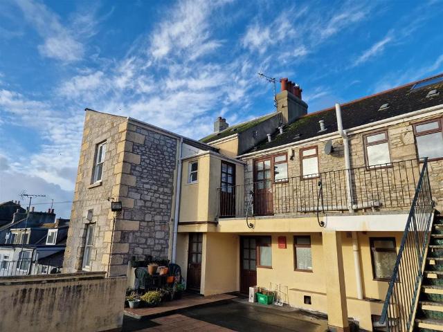 Easton Street, Portland Studio to rent £625 pcm £144 pw
