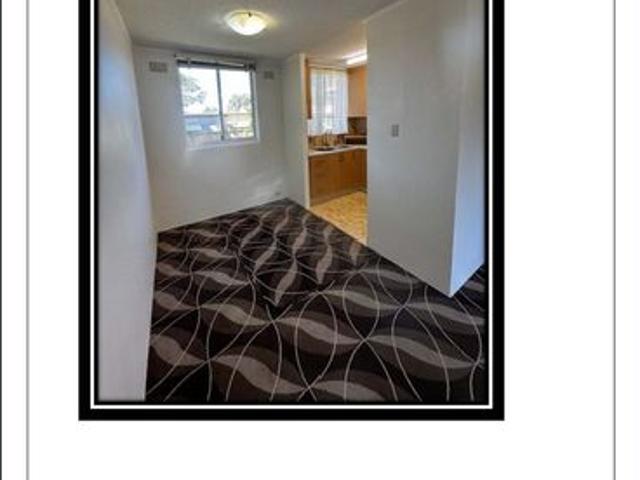 EASTLAKES, 3 BDR UNIT RENOVATED, MODERNISED, REMODLED, YOU NAMED – YOU HAVE IT