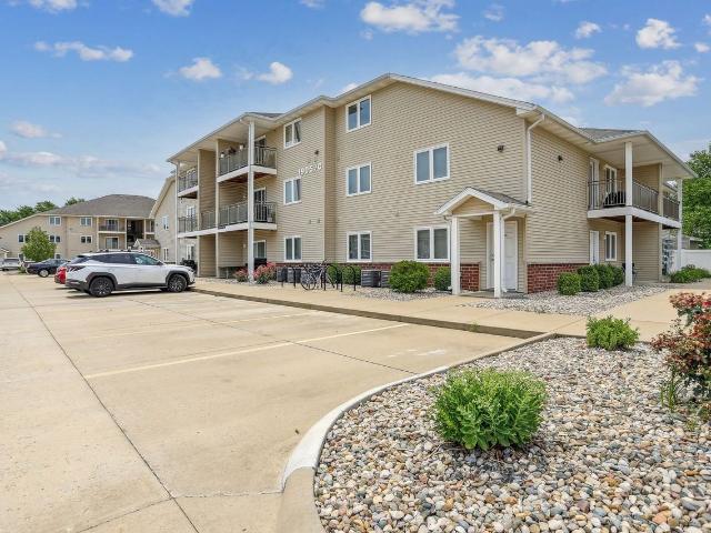 Eastland Building B 2 Bedroom Apartment for Rent at 1905 N Cunningham Ave, Urbana, IL 61802