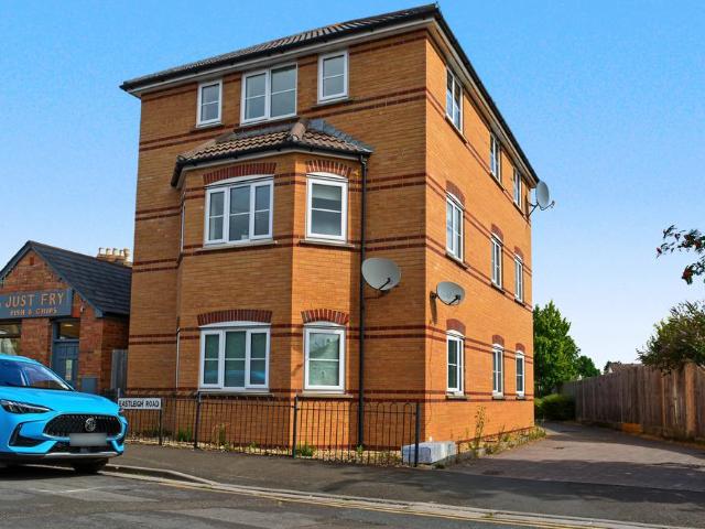 Eastleigh Road, Taunton, 2 bed flat to rent £990 pcm £228 pw
