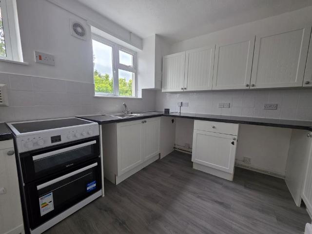 Eastleigh Road, Devizes, SN10 3 bed apartment to rent £1,100 pcm £254 pw