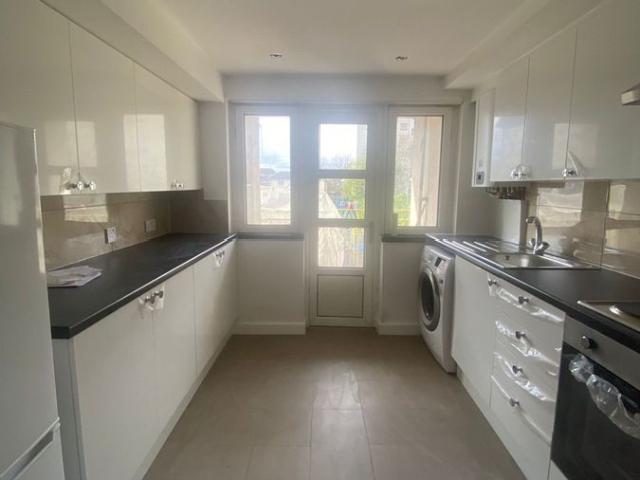 Eastleigh Road, Everglade House E17, 3 bed flat to rent, £2,200 pcm | PrimeLocation