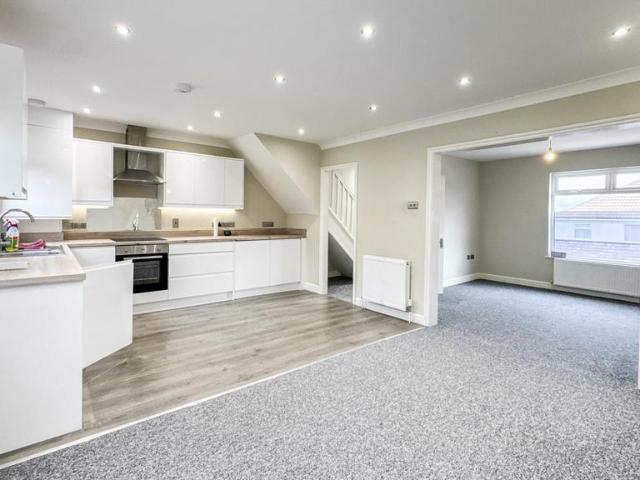 Eastlyn Road, Bedminster Down, BS13 7HZ 3 bed semi detached house to rent £1,750 pcm £404 pw