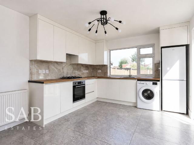 Eastmead Avenue, Greenford UB6, 4 bed detached bungalow to rent, £2,800 pcm | PrimeLocation