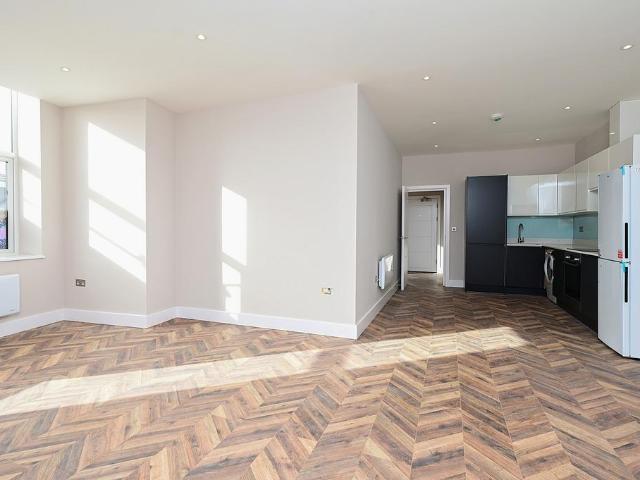 Eastmead, Farnborough, GU14 1 bed apartment to rent £1,150 pcm £265 pw