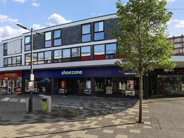 Eastmead, Farnborough, GU14 1 bed apartment to rent £1,195 pcm £276 pw