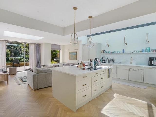 Eastmearn Road, Dulwich, London, SE21 5 bed semi detached house to rent £7,000 pcm £1,615 pw