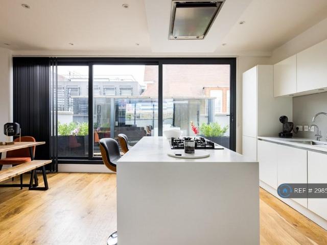 Eastnor Castle, London, NW1 3 bed flat to rent £5,400 pcm £1,246 pw