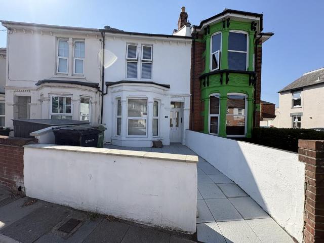 Eastney Road, Portsmouth 1 bed ground floor flat to rent £800 pcm £185 pw