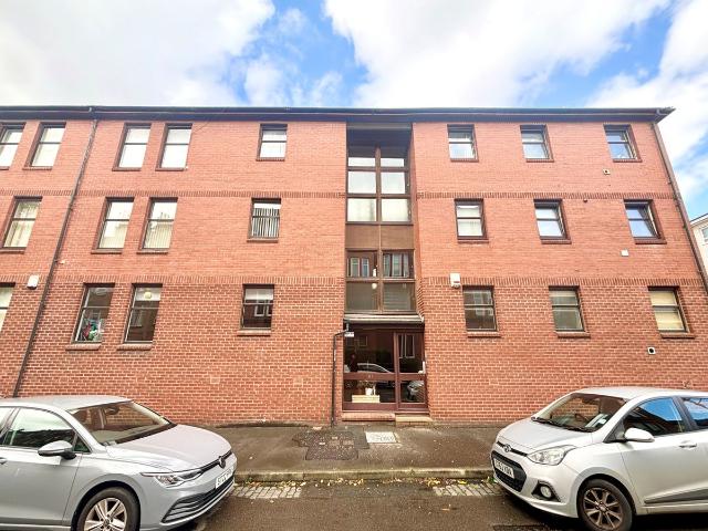 Eastwood Avenue, Glasgow G41, 1 bed flat to rent, £850 pcm | PrimeLocation