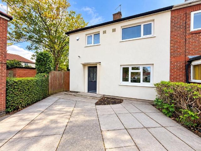 Eastwood Garth, Swarcliffe, Leeds, LS14 3 bed semi detached house to rent £1,200 pcm £277 pw