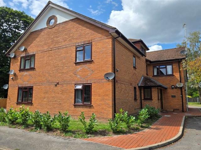 Eastwood Road, Bramley, Guildford GU5, 1 bed flat to rent, £1,150 pcm | PrimeLocation