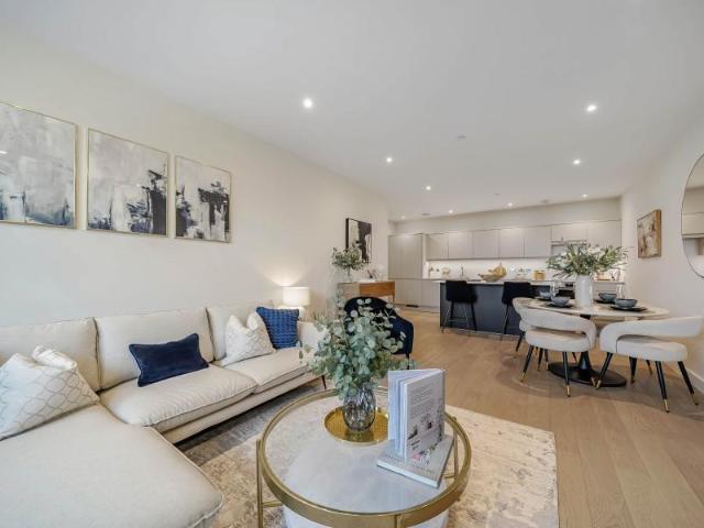Eastworth Road, Chertsey KT16 1 bed apartment to rent £1,350 pcm £312 pw