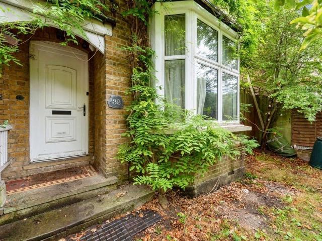 Eastworth Road, Chertsey, Surrey KT16, 4 bed semi detached house to rent, £2,995 pcm | PrimeLocation