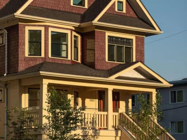 Eastward — H3: 3 BD Heritage House, The West Suite