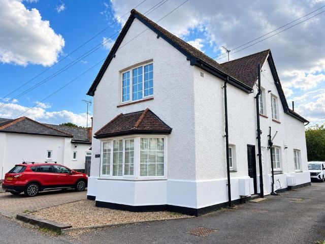 EASTWICK ROAD, GREAT BOOKHAM, KT23 2 bed maisonette to rent £1,725 pcm £398 pw