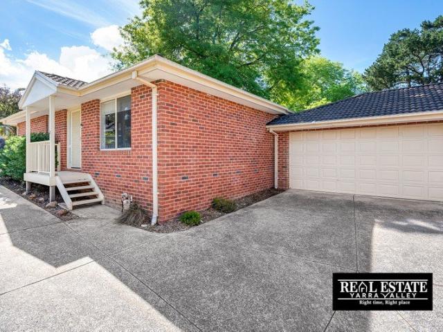 Easy Modern Living in a Peaceful Court Setting