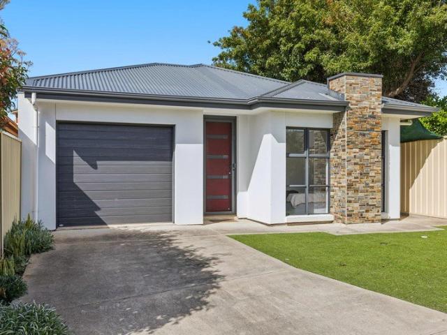 Easy, Modern Living in a Quiet Cul de Sac Pocket
