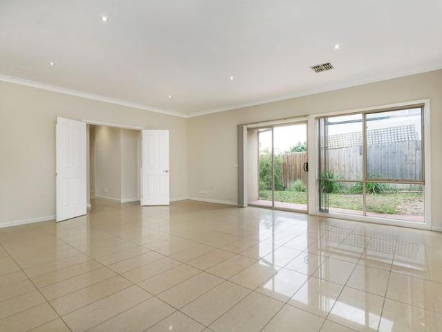 EASY MODERN LIVING IN THE BALWYN HIGH SCHOOL ZONE