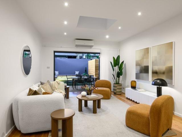 Easy Newtown style with a fresh designer quality