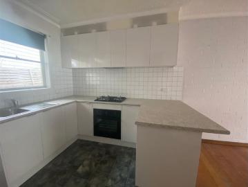 EASY ACCESS TO GEELONG CBD, SOUTH GEELONG OR GEELONG TRAIN STATION