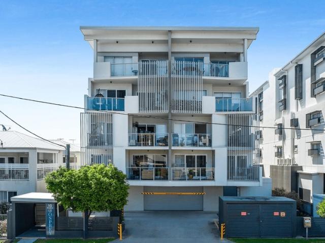 Easy Bayside Living in the Heart of Wynnum