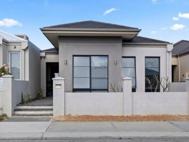 Easy Care 3 x 2 in a Great Location