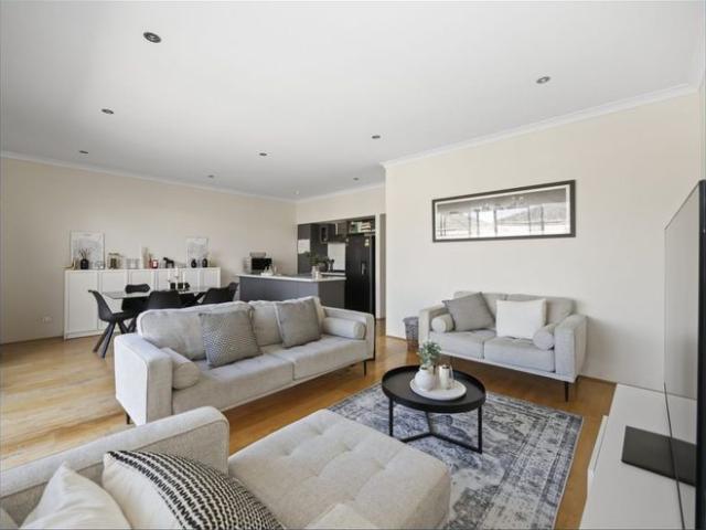 Easy Care 3 x 2 in a Great Location