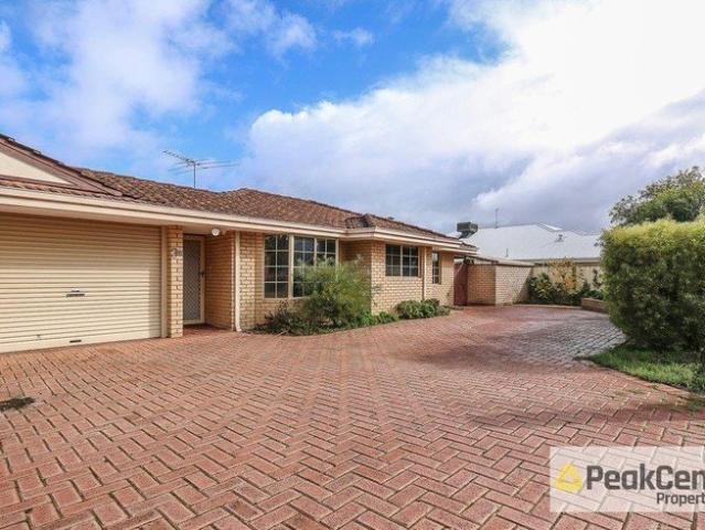 Easy Care 3x1 Living in a Convenient Eden Hill Location
