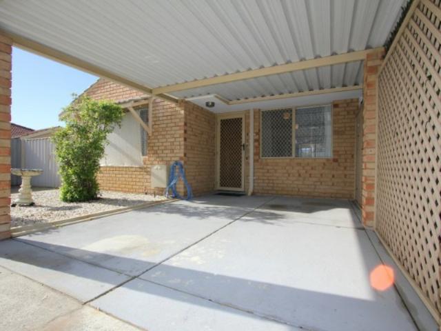 Easy Care 2 Bedroom Unit in Convenient Rockingham Location for PEOPLE AGED 55 & OVER ONLY