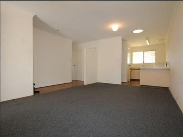 Easy Care 2 Bedroom Unit in Convenient Rockingham Location