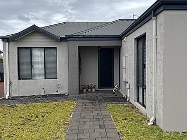 Easy Care 4x2 in a Convenient Location